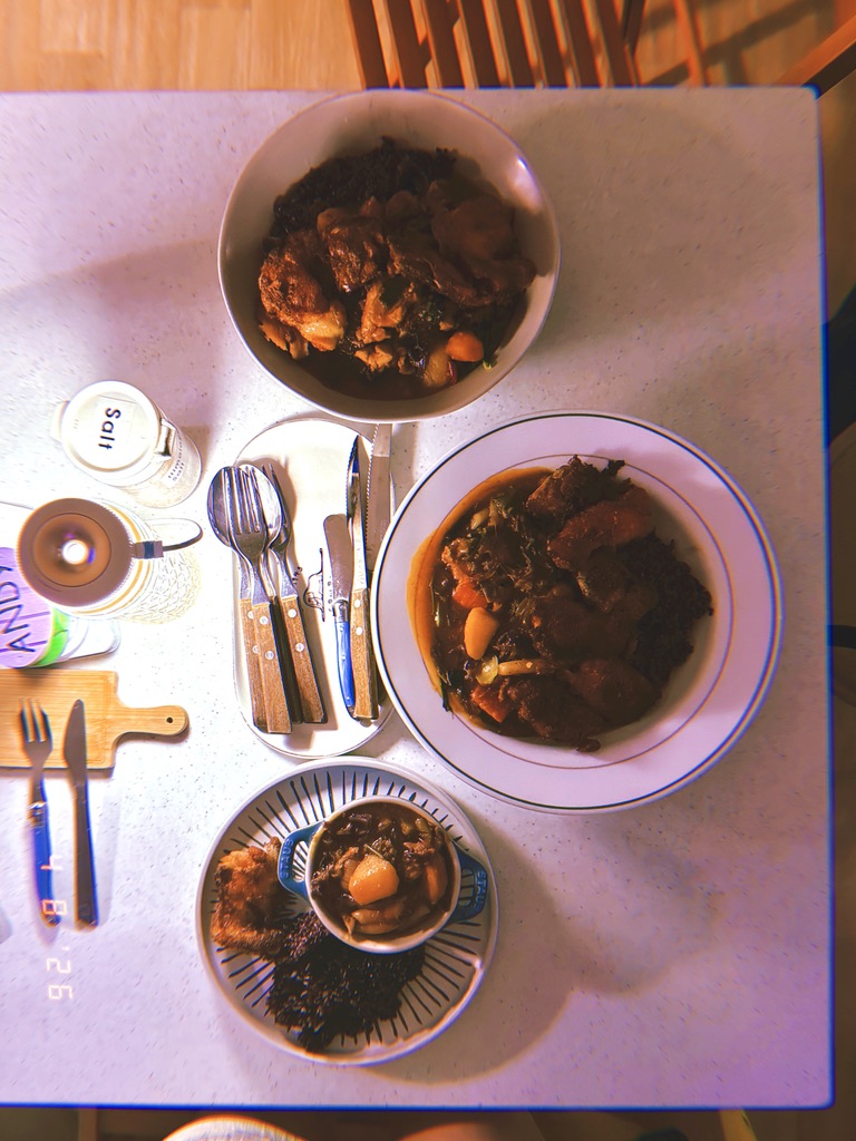DrewVanilla_'s tweet photo. 저녁 <생각 버터 닭다리 구이+라따뚜이> for 늦은 저녁은 괜찮았으나 먹지도 못하는 맥주 마시며 저녁 만들고서 새벽에 빵 반죽하고 잘 때까지 머리가 깨질 거 같았던 어제(오늘 새벽) 악몽..🙈
T4Aug2026 Sunny37 #Aug4 #Tuesday
W5Aug2026 Sunny34 #Aug5 #Wednesday https://t.co/3Dq5mmZNHY