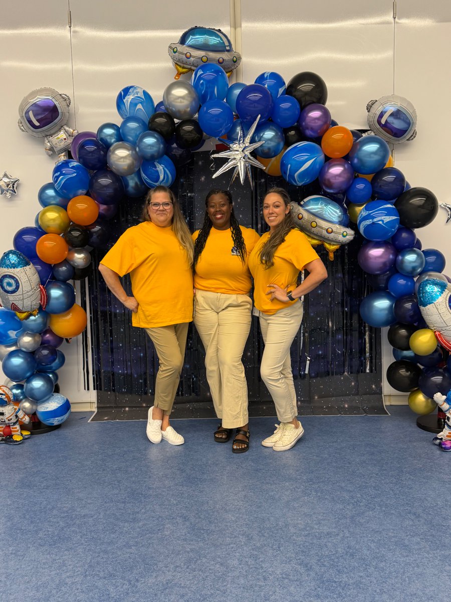 MSE_Astronauts's tweet photo. Mission Control is ready for an incredible year! Our leadership team is excited to launch a school year filled with learning, teamwork and endless possibilities. The countdown is over letβs make this our best mission yet! #MissionElementary #failureisNOTanoption #FollowOurMission https://t.co/nKR6N2cPys