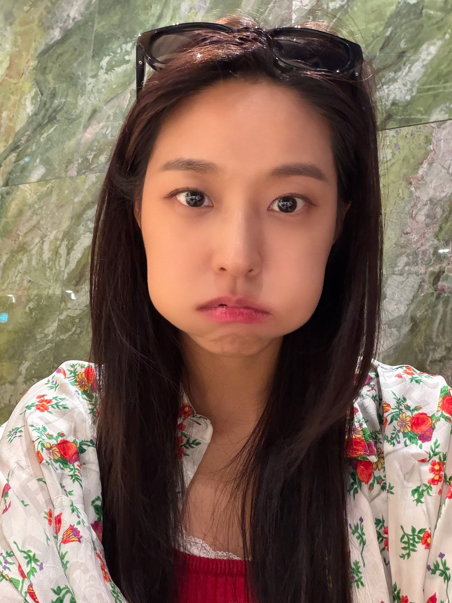 seolhyunhk's tweet photo. 260805 Seolhyun Instagram update 

#Seolhyun #김설현 #설현 #雪炫
https://t.co/bQ63zVvyuV https://t.co/nvSt5bZRYT