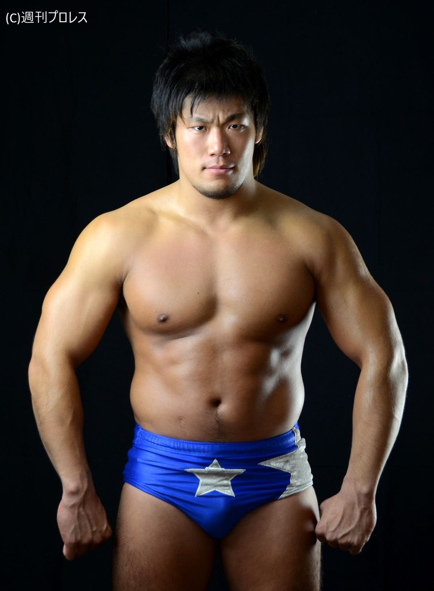YutoxIce's tweet photo. 俺が一番最初に見たプロレスラーが真田聖也やった。

恥ずかしくてクソダサい事やが、中坊の頃の俺は「自分が一番喧嘩が強い」と本気で思っとった。

真田聖也、征矢学 vs TARU、ビッグ・ダディ・ブードゥーを見て、自分が弱いってことを知った。

悔しくて自分にムカついて泣いた。
でも、自分より強い奴がおるって知れてワクワクして嬉しかった。画面越しで見とるプロレスラーがヤバくてニヤけが止まらんかった。

喜怒哀楽、全部あの日に味わった。

あの日、俺は人生を狂わされた。

いろんな経験を積んだ今のSANADAが一番強いのは分かる。それでも俺の中では青パンに白星の真田聖也は、今でも唯一無二の存在。

初めて見たプロレスラーとサシでやり合える。

中身が中坊のまんまの中二病、プロレスハイ中毒末期症状の俺からしたら、こんなんクソハイや！！！

プロレスは長く見れば見るほど、その先に極上のハイがある。それをリングの上で贅沢に俺は感じられる。

SANADAがどんなスタンスで来るかは分からん。

俺はいつも通り何も考えず、ただ感じてやる。

後楽園ホール、プロレスハイを共有しようか！！！

お前らも何も考えなくて良い
ただ感じろ！！！

LET'S GET HIGH!!!
BIG UP!!!!

#G1CLIMAX36