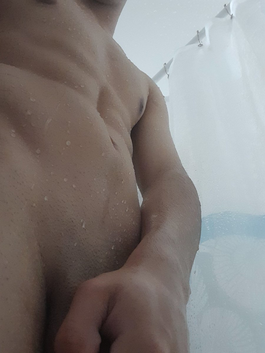 Alejgif's tweet photo. Recien bañado😶‍🌫️ https://t.co/9u5mxmY50D
