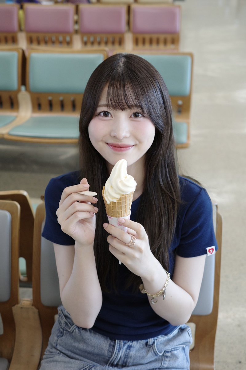 kohana_ava's tweet photo. ちっちゃい頃はコーン食べるの下手でカップ派でした🍦
#avantgardey #アバンギャルディ #コハナアバンギャルディ #kohana_avantgardey https://t.co/bUU1KdlkP5