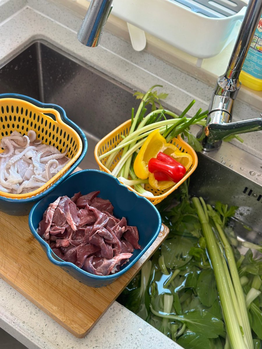 Moon_Y00_'s tweet photo. Help me cook. https://t.co/uFxsZ8anA6