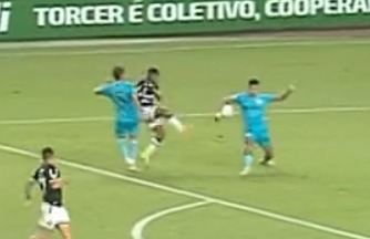 Caladhrim's tweet photo. mas relaxa o clube do remo nem foi assaltado contra o Santos não, masterclass neymar etc etc etc e daronco volta no jatinho de carona https://t.co/6fu9pvowpC