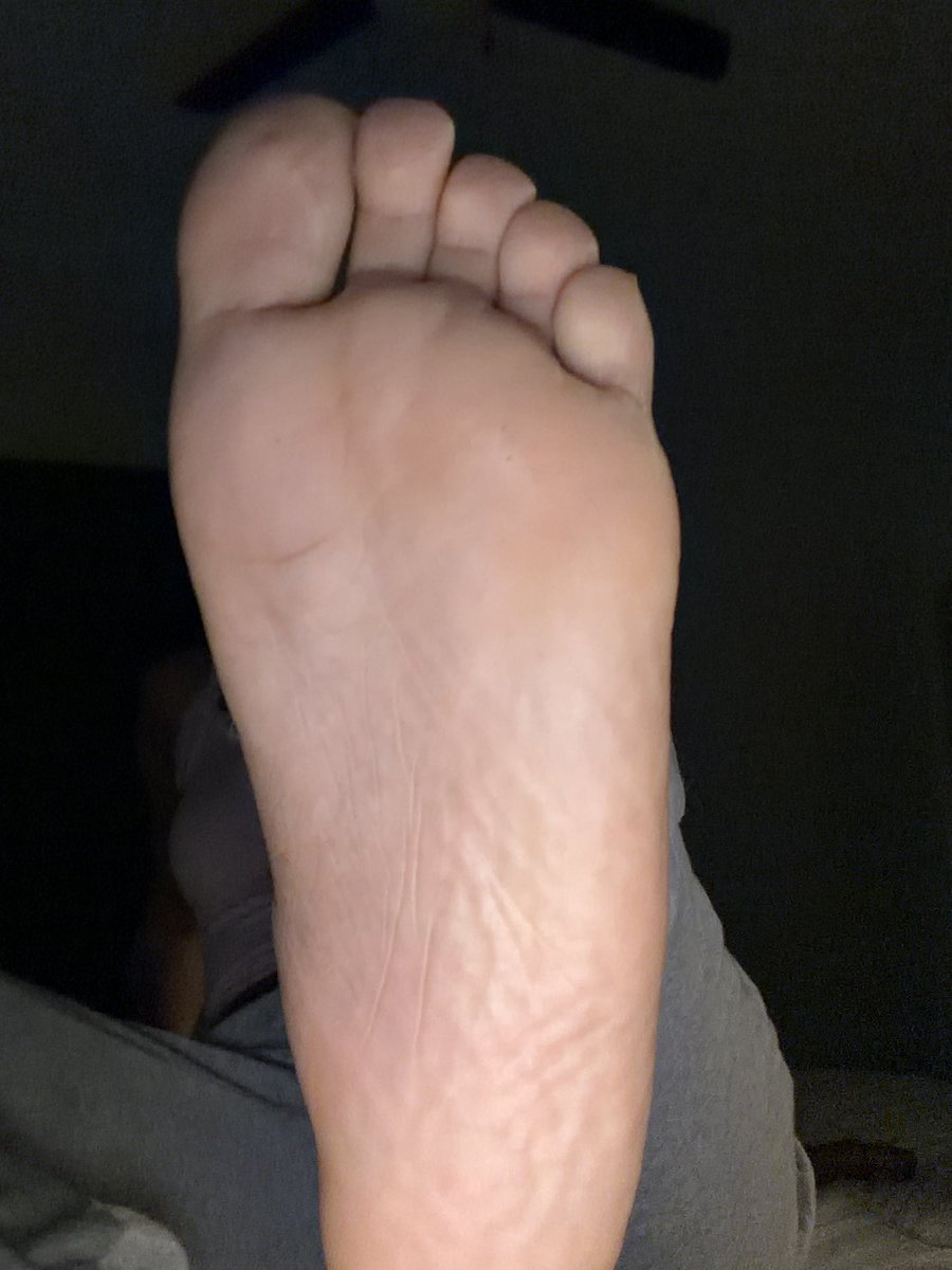 MissPrettyybg's tweet photo. Soft soles after a long day… who’s taking a closer look? 🤍👣✨ #SoftSoles #PrettyFeet #FootModel #FeetPics https://t.co/45SnS3O5sw
