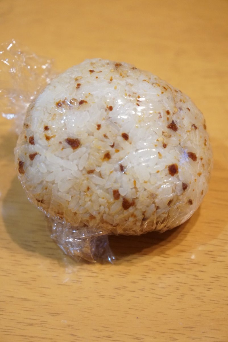 okyuokyu's tweet photo. 今日のお昼はつや姫弁当。

おにぎり🍙（牛カレーふりかけ🐂🍛）　

美味しゅうございました(°レ°)

＃2025年度米つや姫 https://t.co/n5omVqTtOb