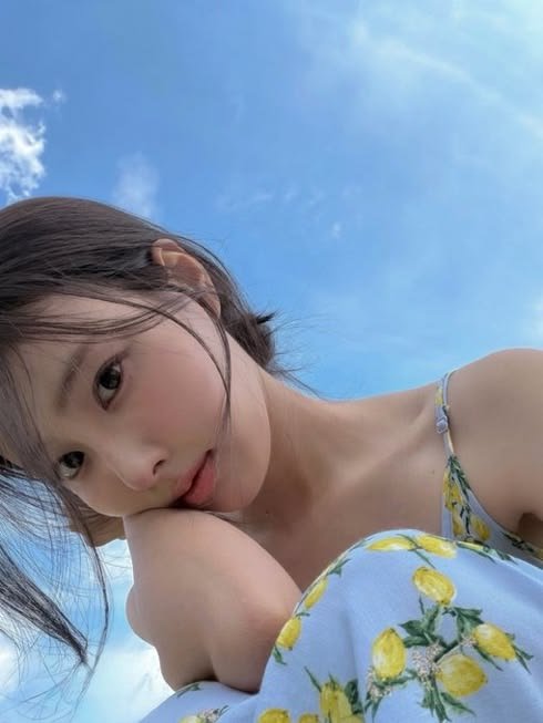 9OOD9EN's tweet photo. selamat fuggy GG people‼️

apsen dulu yu? reply pake foto cakepnya yang sama langit cerah itu dong. kk tunggu sampe besok <6 agustus, 23.59 WIB> yaa https://t.co/ltbDrcYlmc