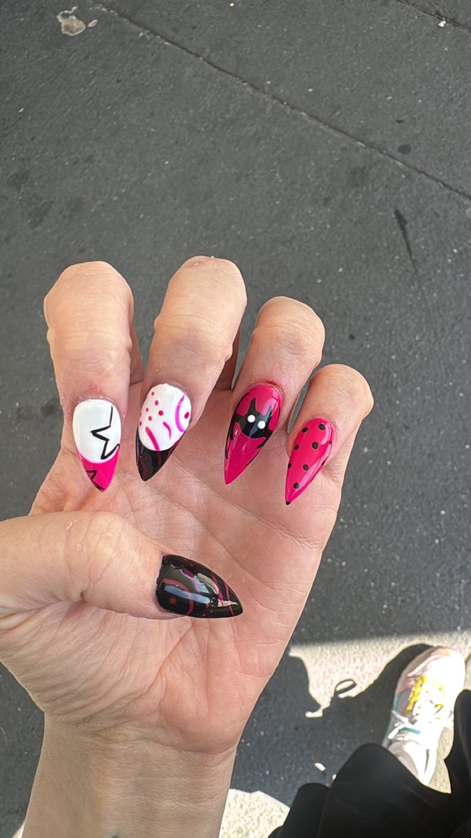 caseydoingart's tweet photo. Fresh set of perona themed nails for next weekend https://t.co/TQpxZKKFaY