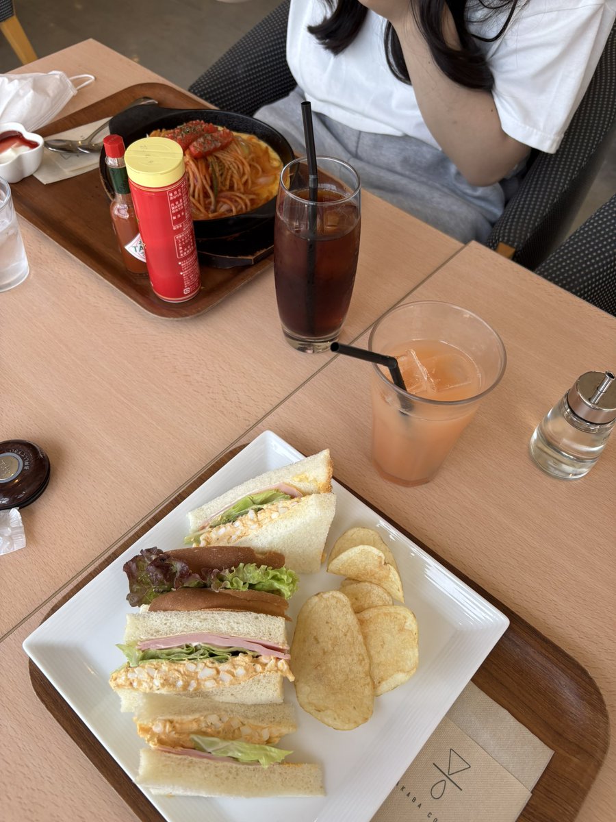 rinrinmaru0930's tweet photo. 今朝は（いつも全く会話してくれない）娘を美容室に連れて行ったので帰りに一緒にカフェでランチ🥰 https://t.co/pDvhtnGy9k