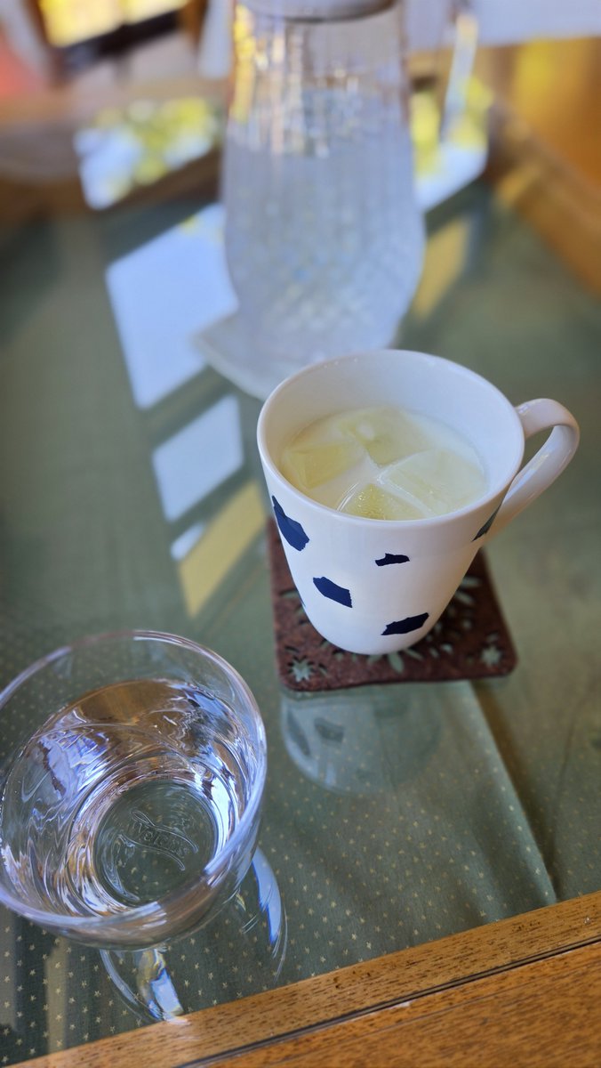 niikappu_ta's tweet photo. 優駿記念館向かいにある飲食店の｢カフェゆるり｣です。

夏になり、カレーライスにはデザートのメロンがついていました🍈価格は1000円です。

地元とれたて牛乳の無料サービスもあります🐄 https://t.co/PRRM8xn8i4