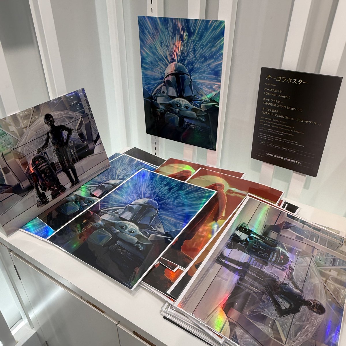 bou__cry's tweet photo. 日本橋三越のDISNEY THE MARKET
5階はSTARWARSとMARVELの特設会場があったよ！(ｼﾗﾅｶｯﾀ)

受注生産のｵｰﾛﾗﾎﾟｽﾀｰ気になった🤦🏼

5階はﾚｼﾞが2つしか無いのでﾚｼﾞ待ち覚悟です！tree続きます↓ https://t.co/VC6k9U5nnK