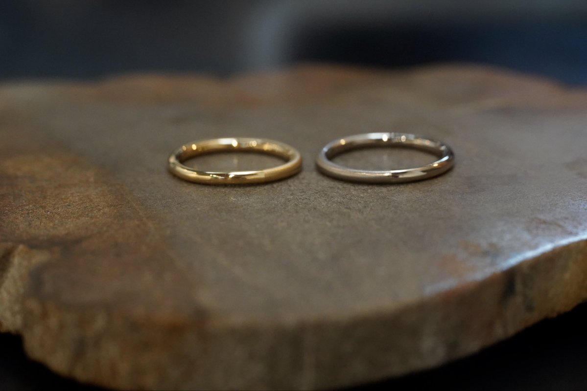 auroragran's tweet photo. 【手作り結婚指輪】

ずっと身につける大切な指輪だからこそ、装飾を持たないAURORA GRANの「プレーンリング」がおすすめです。

シンプルな美しさは、いつまでもお二人のお手元で静かに輝きます。

当日に持ち帰ることができるのも魅力です。
#auroragran 
#手作り結婚指輪
#体験 https://t.co/mbLDc2OB4W