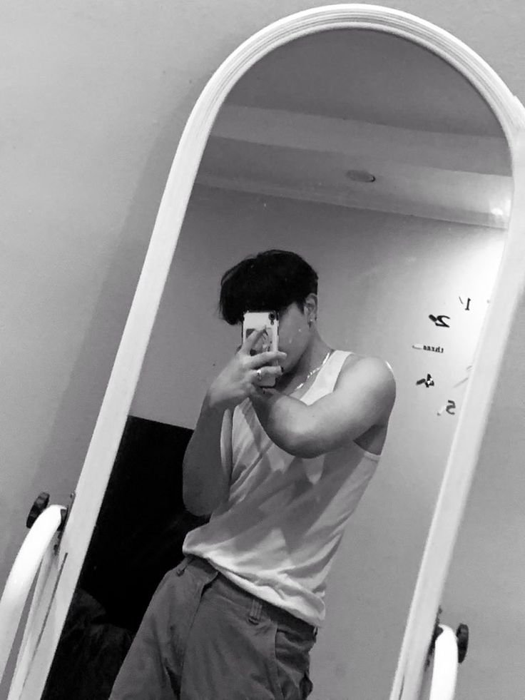 MMMNGBSWG's tweet photo. uhm.. is this maki? ralph or william?

another series of “may ganitong picture pala si maki?”

#MAKI @clfrnia_maki https://t.co/U5Jkkcv534