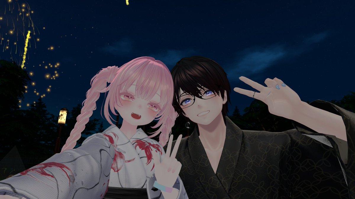 AponeS1311's tweet photo. 今回も可愛かったミミちゃんとにのんちゃん！
花火のような笑顔が咲く2人はいつ見ても飽きないし最高に可愛いね！🎇💖
そして何故かミミちゃんの膝枕甘やかしタイムが行われていたので僕も飛び入り参戦！
かと思いきやラムネを突っ込まれて遊ばれていたような…
#Kimonowa 
#どりーむぷらねっと https://t.co/ImFn7YJ0xj