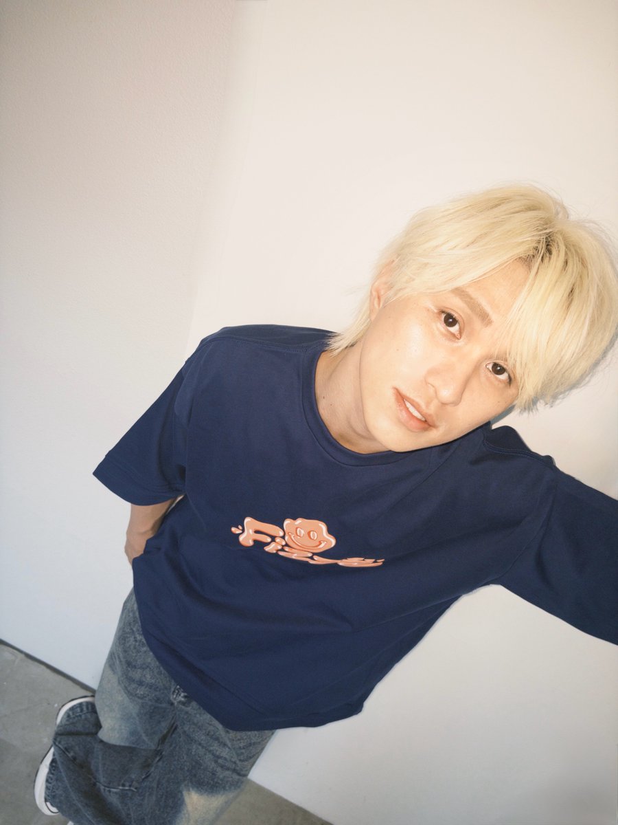Fizzz_official_'s tweet photo. 📣2026SS Fizzz POPUPアイテム紹介！

👕DOUBLE LAYER LOGO TEE
🎨BLACK / NAVY / WHITE
💰¥9,350

Tシャツを2枚重ねて着ているように見える、ユニークな縫製デザイン！
無地の同素材をベースにしているので主張しすぎず、シンプルなコーディネートにも自然に馴染みます👕 https://t.co/w2uV21xUil