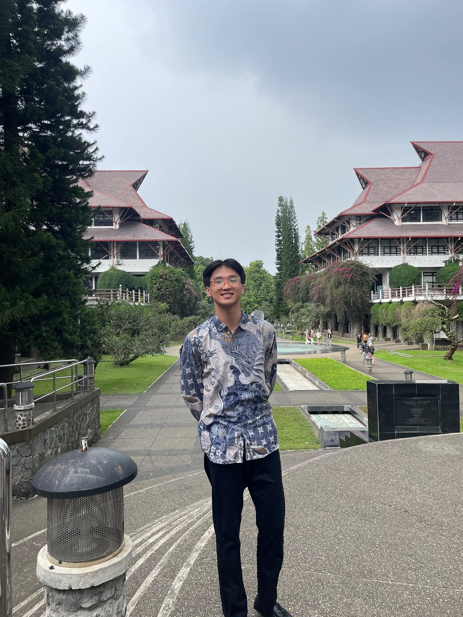 cinnachin10's tweet photo. azka kalo batikan ganteng nya +++++++ https://t.co/CAlTjGxQcO