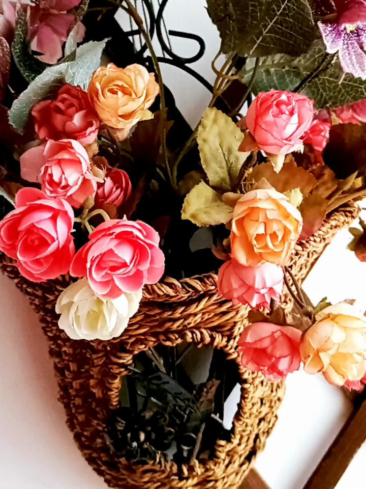 Pok8Tsar's tweet photo. 今日份手作小美好用喝完的玻璃罐做了个ins风小花瓶，裁点花绳绕一绕，再插几支路边摘的小野花，简单又治愈～ https://t.co/jJbWQjY1WF