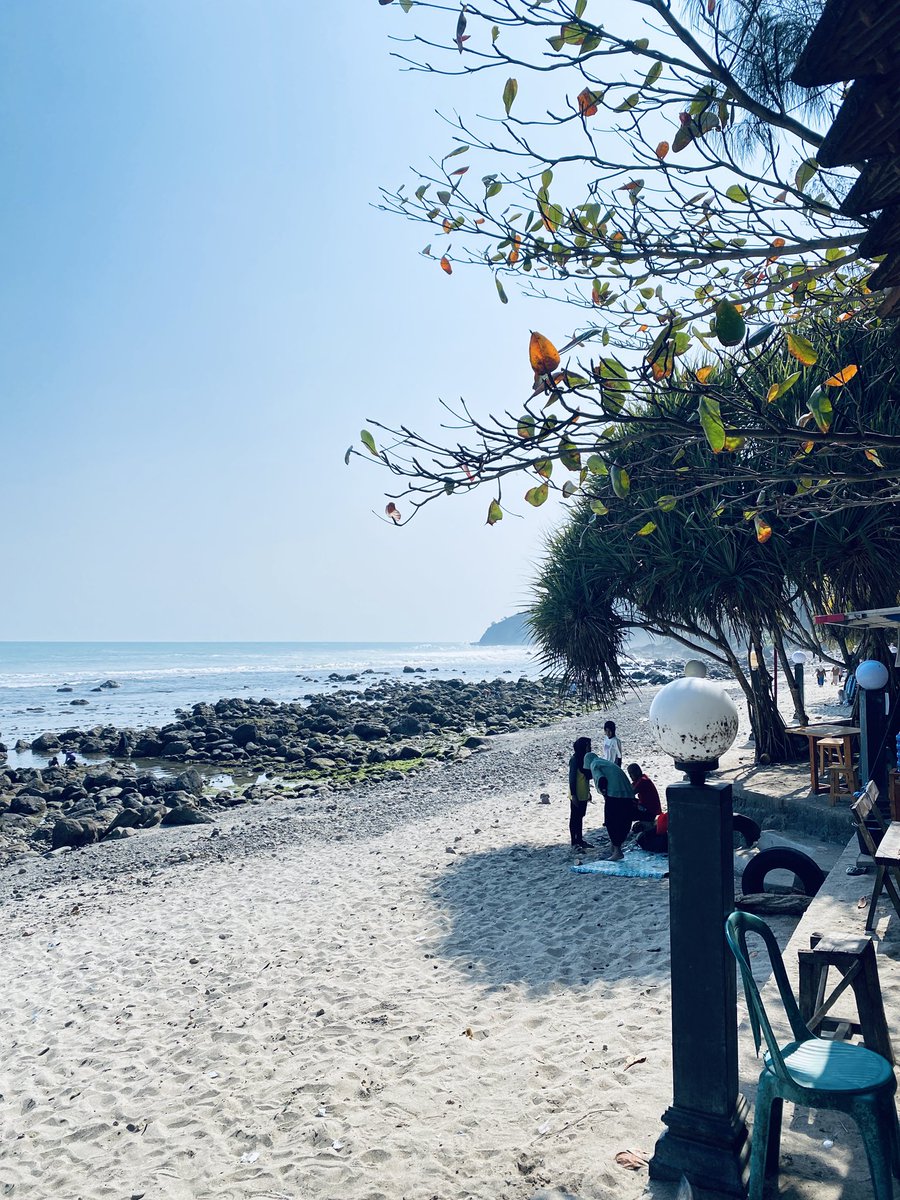 DennyFarendra's tweet photo. menganti beach tidak sesuai ekspetasi terlalu banyak karang bikin sakit kaki 5/10🌊 https://t.co/HUKsjQ2bxM
