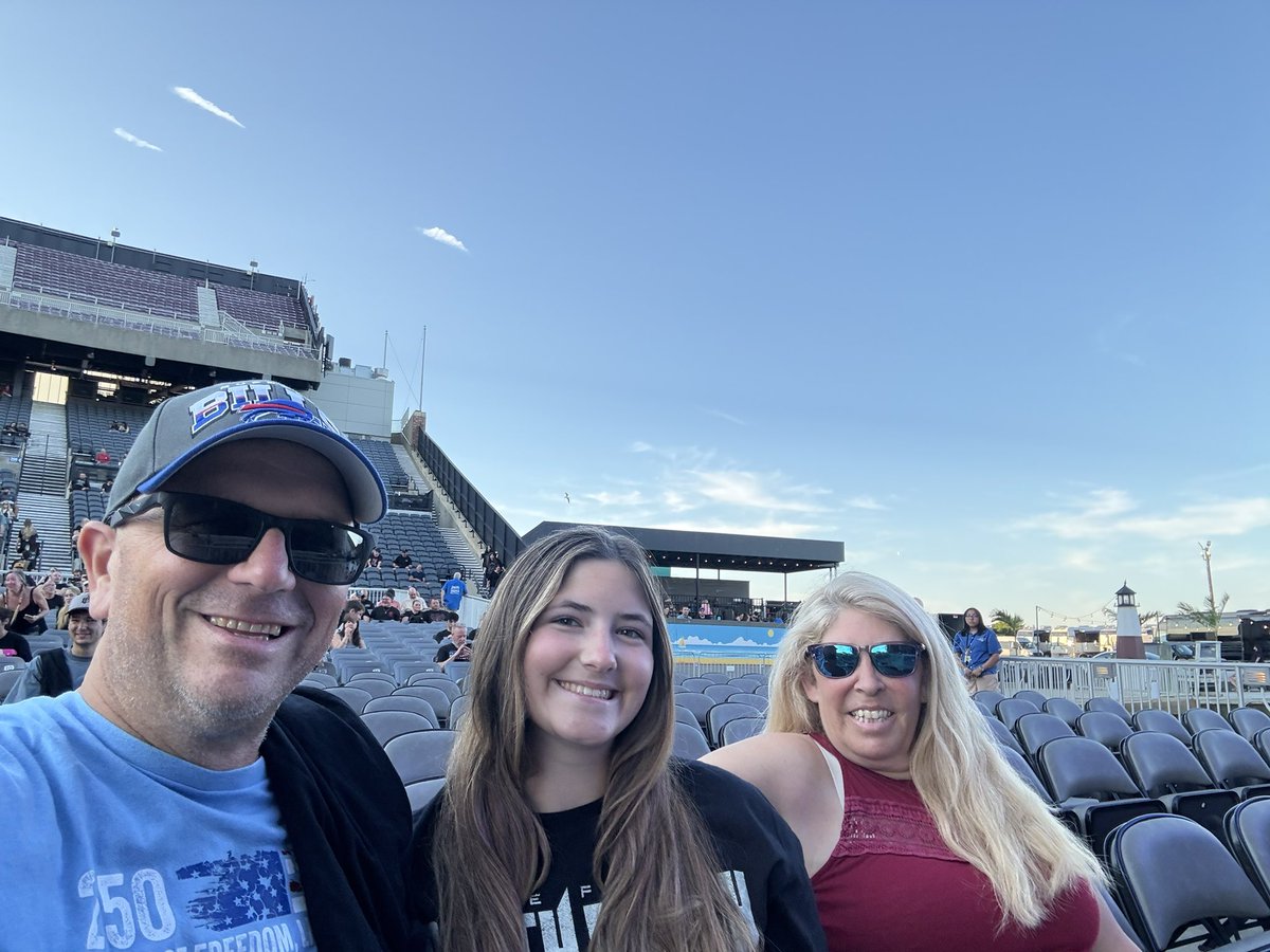 smileandwave491's tweet photo. @FFDP #FFDP thank you! See you at the next one! 👊 https://t.co/v3P9YpnWi8
