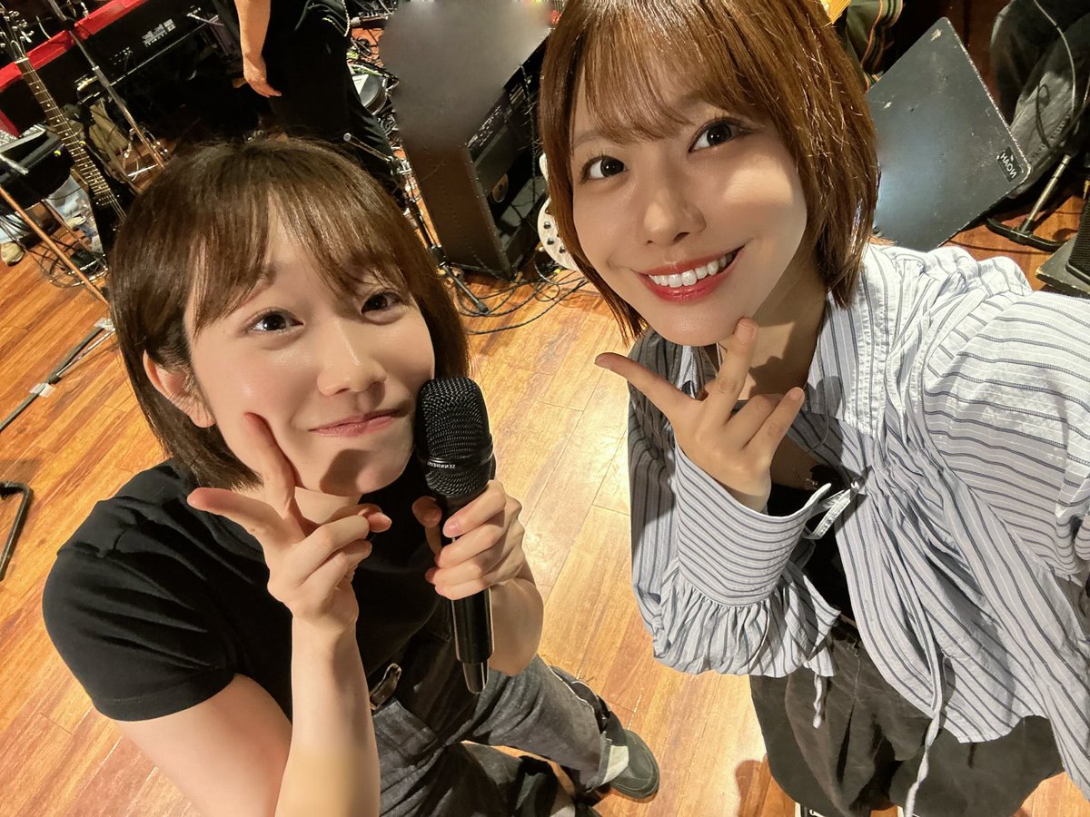 AzusaTadokoro's tweet photo. 愛美さんとのツーマンライブ
ついに今週末〜！！👏👏

ぜひ遊びに来て下さいっ🎤

https://t.co/gLdxmIqGrt

(あずさ)
#愛美_2MANLIVE_A_GAME https://t.co/q8y0KmOsPk