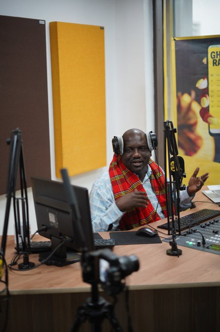 GhettoRadio895's tweet photo. Siku Njema Huoneakana ngware🌇
#Brekko ishajipa ukiwa na @MajimajiKenya na @King_Kafu 
Tuchapiane🤙0711443886 WhatsApp VN 0717443886 Stream 🌐https://t.co/3ftFpUCiU9 
Good Morning! https://t.co/TLu8giS99R