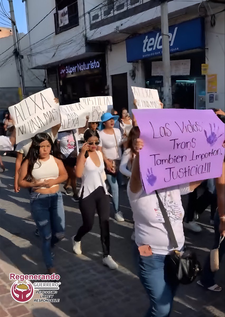 Regenerando_RG's tweet photo. 🔻 #Noticias | Comunidad LGBTI+ marcha sobre las avenidas en #Iguala para exigir justicia por transfeminicidio de Alexa, joven de 18 años asesinada el jueves. Concluyeron con mitin en Monumento a la Independencia. Piden a FGE no dar carpetazo y agotar líneas de investigación. https://t.co/KgFZaE5wnl