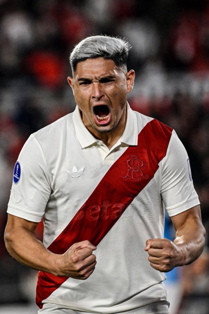 LTLaTribuna's tweet photo. “En los últimos meses NO ME SENTÍ JUGADOR. Somos personas, no está bueno estar encerrado EN UN CONTENEDOR.

El año que tuvimos no fue malo, llegamos a la final. Si llegas todos los días enojado a Cantilo, TE QUERÍAS PEGAR UN TIR*.

No comparto la decisión de River, somos seres humanos. Estoy muy enojado con River, NOS TRATARON MUY MAL. No merecíamos terminar así”.

Maximiliano Salas, en @radiolared ⚠️🇦🇷