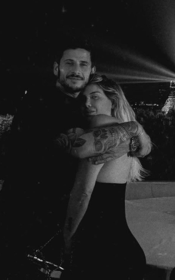 cuentadelgato's tweet photo. Yo sé porque Mauro Icardi está alterado....
...Le están comiendo a su verdadera luna llena 🤷‍♀️ https://t.co/Tk7puLl2yx