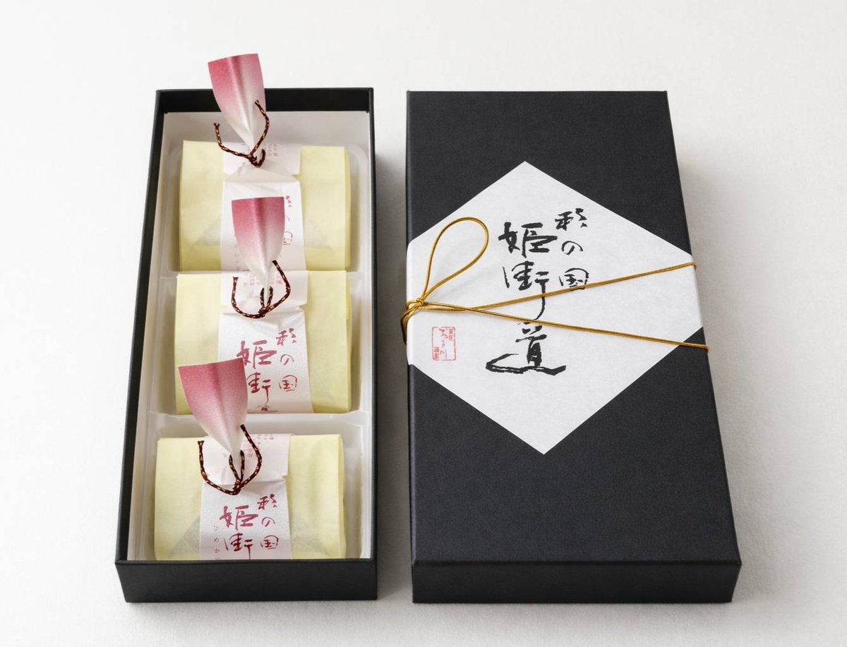 okikawa1915's tweet photo. 創業1915年。 桶川の和洋菓子店「おき川」です。
お盆のご挨拶　お供えに。日持ちも安心！

彩の国　姫街道🌿
奥久慈ブランド卵と栗一粒を贅沢に使用。職人の手作りならではのホロホロとした食感が際立つ至高の黄身しぐれ。
🎖️埼玉県優良ブランド認定品
#おぼん　#お供え　#手土産　#おき川　#桶川 https://t.co/20Gfp2Kz7q