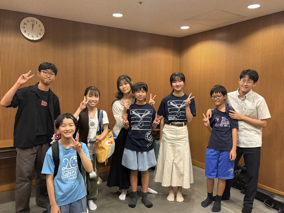 maitategami_vn's tweet photo. 夏といえば、やはりスーパーキッズでしょうか？佐渡裕とスーパーキッズオーケストラ2026。今年の夏も皆で頑張っております💪なんと今回は、展覧会の絵(弦楽合奏版)にも挑戦！
約1年ぶりに会った子供達の成長ぶりにも驚かされました(^^) https://t.co/JAUC3jfBuq