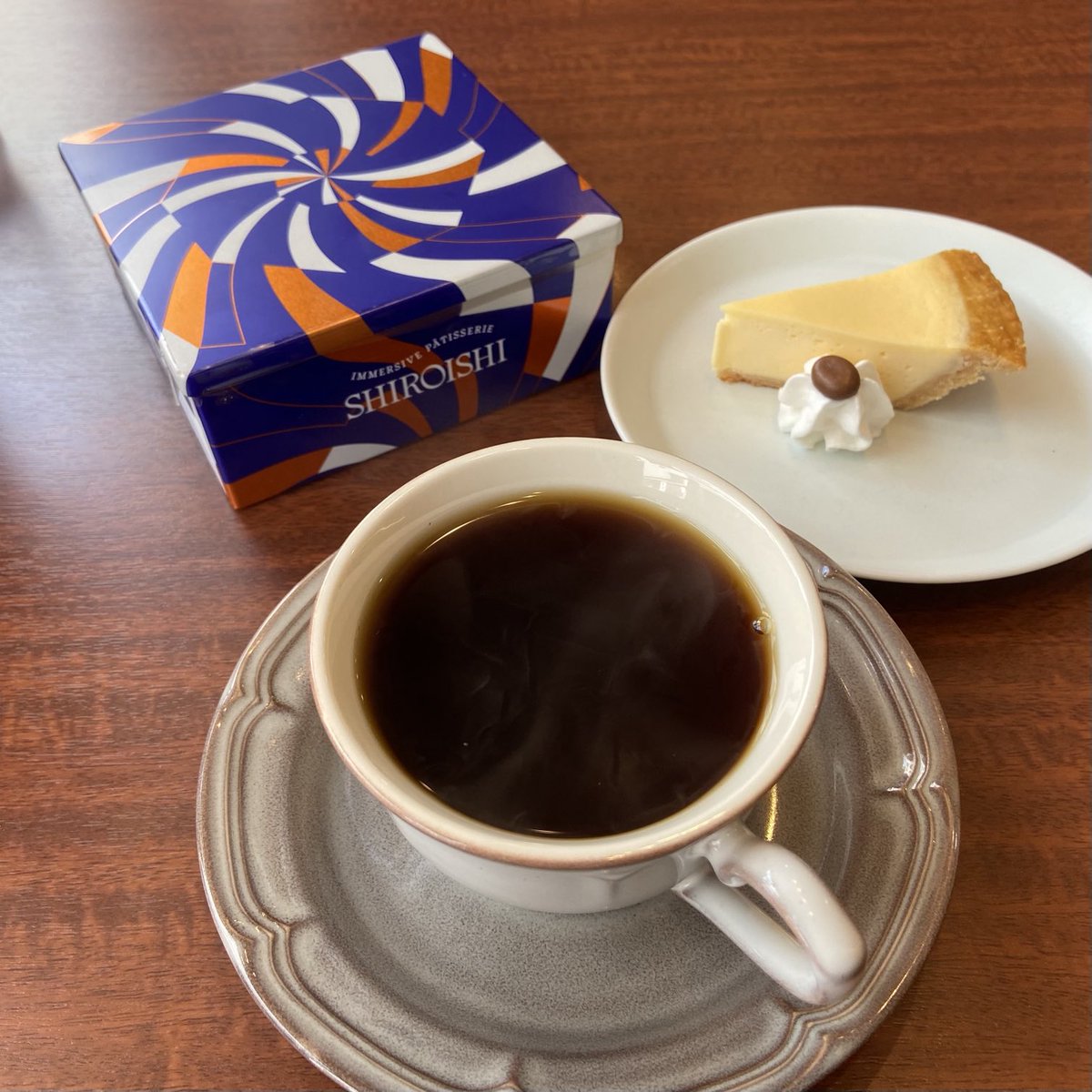 MgusbpIEuf31aDW's tweet photo. #細見綾子
鶏頭を三尺はなれてもの思ふ
#トイ珈琲
ラオスの豆があります☺️
ベトナム🇻🇳の隣り
自然農法で無農薬
生産者を大切にする
SAMURAIプロジェクトを
日本人が考えました🇱🇦
#キノシタショウテン
岡山市RSK放送局内の
喫茶店
卵サンド美味しい😋
こちらは
コスタリカ🇨🇷
#マティス
切り絵です👩‍🎨 https://t.co/afqiGuCxNc