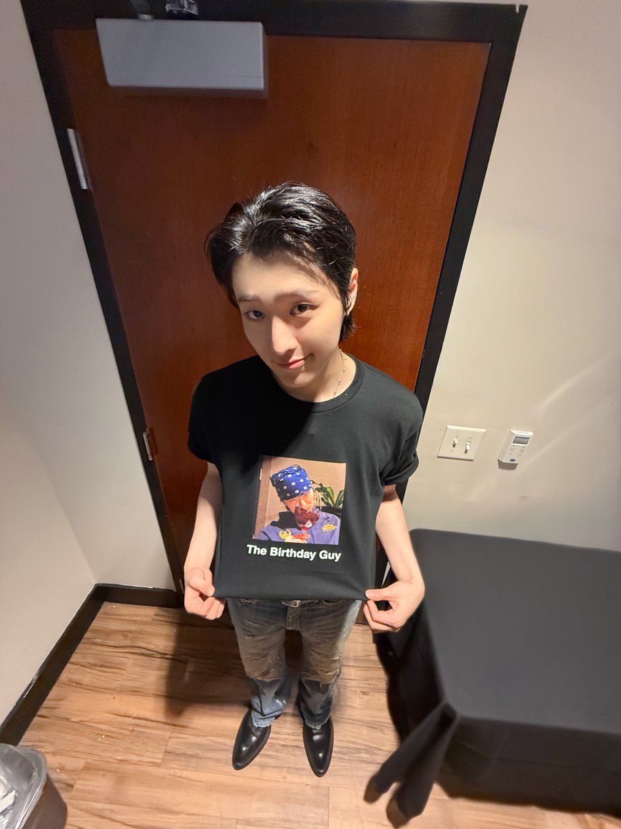 c_woodzofficial's tweet photo. [📷] 
260804
2026 WOODZ WORLD TOUR＇Archive. 1＇ IN ATLANTA

오늘도 내일도 우즈 생일이라니
매일 매일 우즈 생일이면 좋겠다🎂❤️

🧡MOODZ들이 생일 잔뜩 축하해줘서 
행복한 Birthday Guy💙

#WOODZ #우즈
#Archive1 #Archive1_in_Atlanta https://t.co/btAPL92zs2