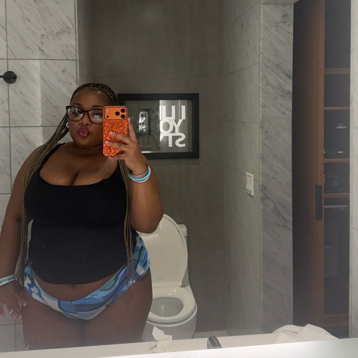 thickgyalash's tweet photo. Uggh I want a kiss and some backshots 🍑  #bbw https://t.co/LkMBJZePqo