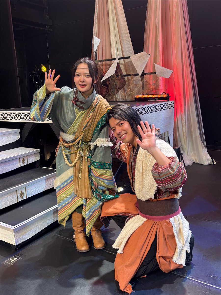ema0423official's tweet photo. #月の子2026 
8年前の朱ノ月に撮ってもらったお写真と同じように🌙
誠樹さんとお写真撮ってもらいました🎀！

今回はお芝居も殺陣も一緒に出来てとても嬉しかったです😭✨

本番もギリギリまで合わせをしていただけて💭支えていただいて🫧
たくさん優しくしてくれて本当にありがとうございました🙇🏻‍♀️💖 https://t.co/JqmeaLSH9z