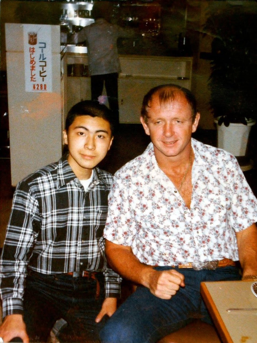 MGGerman's tweet photo. ドリーはインターナショナル王者時代が強く印象に残っています。息子さんがブロディにニードロップ食らわされたり、くじ引きの結果テリーが挑戦者になったりと。この写真もその頃に撮ってもらいました。慎んでご冥福をお祈りします。 https://t.co/a3cyem8nVr