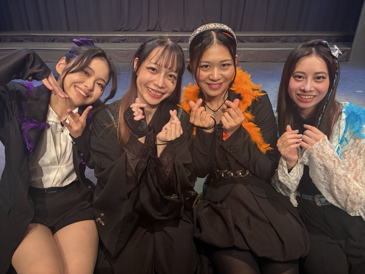 yui__tweet's tweet photo. セレブリ🎀

この3人のライブシーンがあったらどんな振りにするか、密かに考えてたくらいダンスに向き合う姿に刺激をもらってました。
たーくさん練習してたぶん本番めちゃくちゃ輝いてたよ✨

愛子ちゃんとのツーショがない😭😭😭😭

ALTにしたんだけど多分見れないから👇 https://t.co/u1wqCSH1wZ