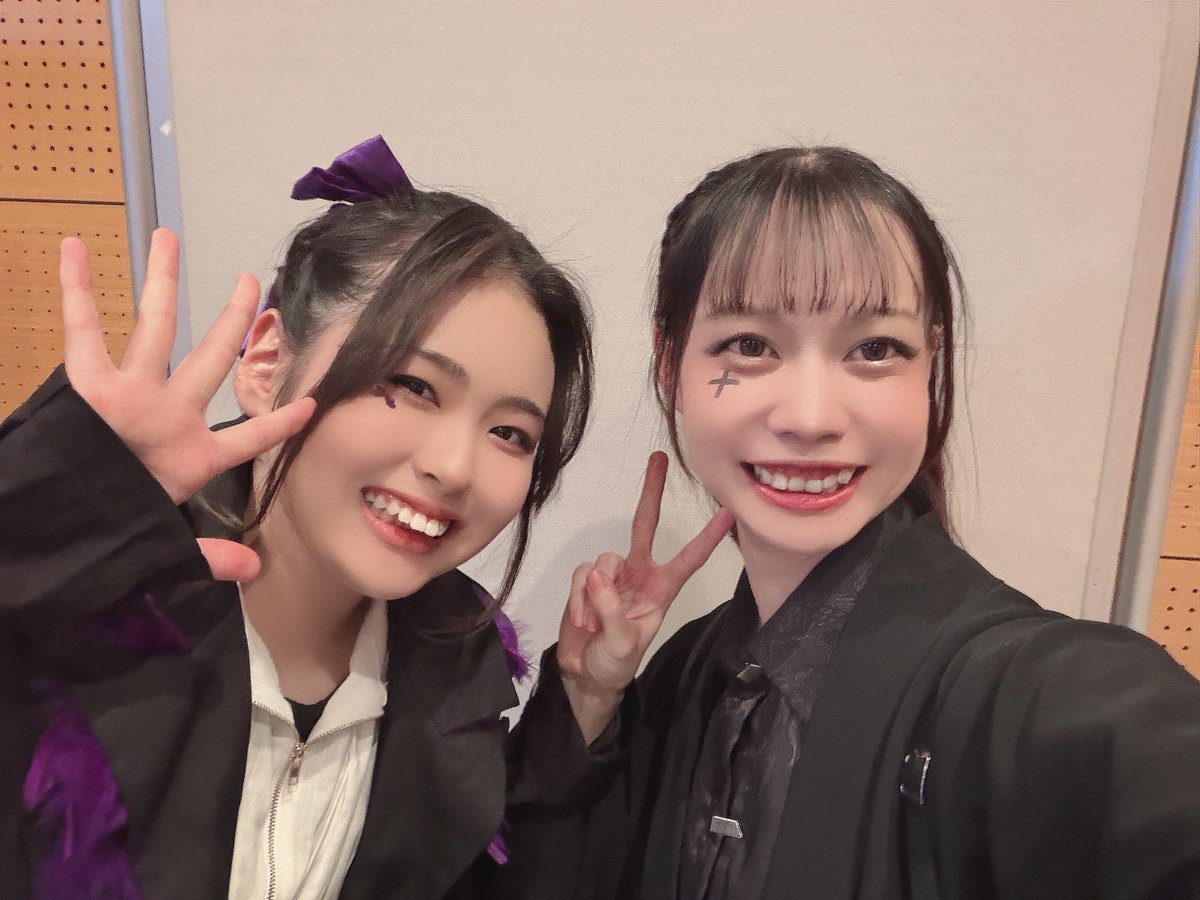 yui__tweet's tweet photo. セレブリ🎀

この3人のライブシーンがあったらどんな振りにするか、密かに考えてたくらいダンスに向き合う姿に刺激をもらってました。
たーくさん練習してたぶん本番めちゃくちゃ輝いてたよ✨

愛子ちゃんとのツーショがない😭😭😭😭

ALTにしたんだけど多分見れないから👇 https://t.co/u1wqCSH1wZ