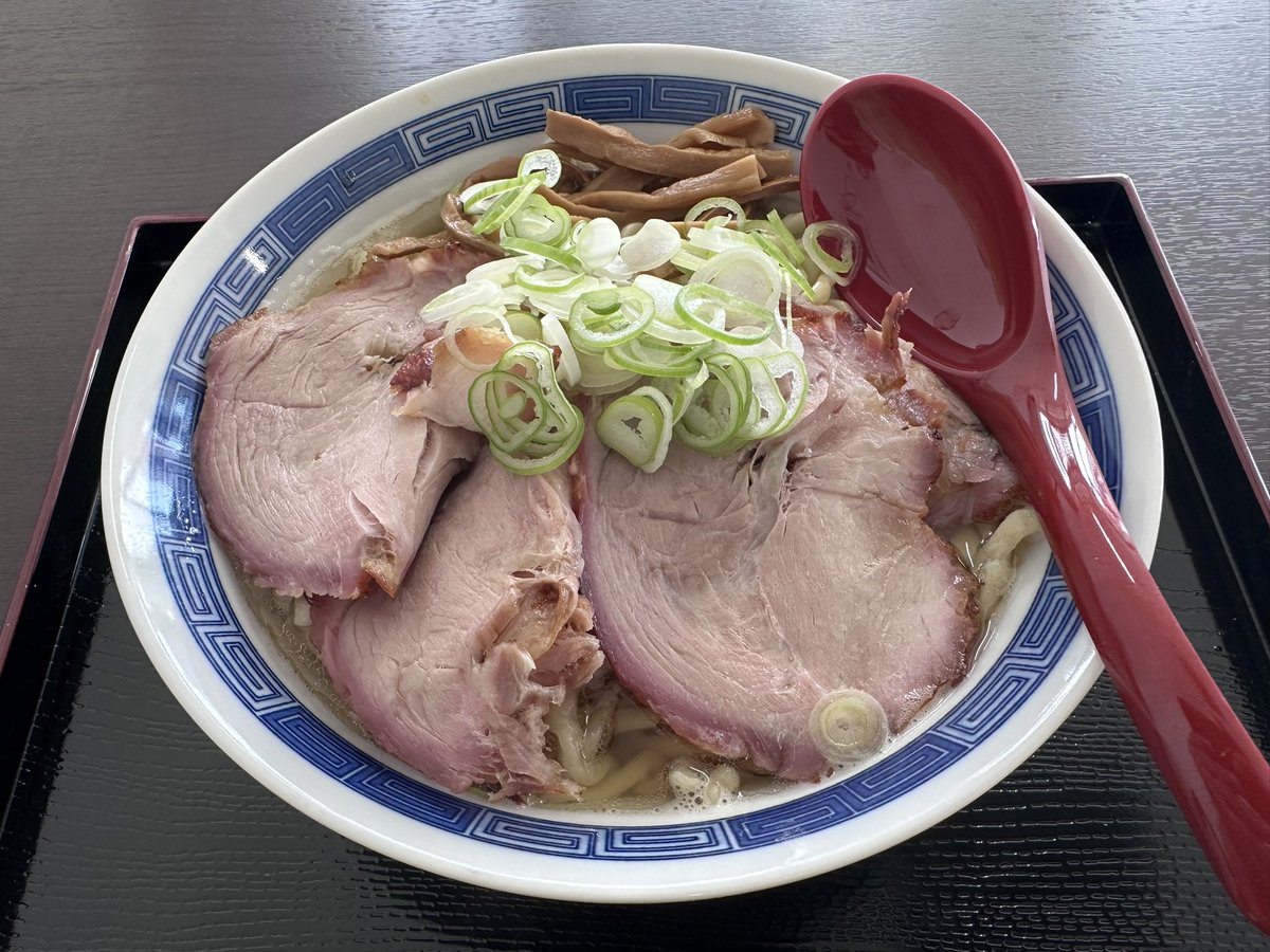 h0504jp's tweet photo. 本日10:00オープンの自家製麺七だしで煮干しらーめん300g 1000円

ザクザクとした食感のメンマにぶりんぶりんの太麺、わしわし食べると煮干しの風味がしっかりきいてる一杯

後々朝ラーもやるようなので楽しみ https://t.co/MDosC2deQC