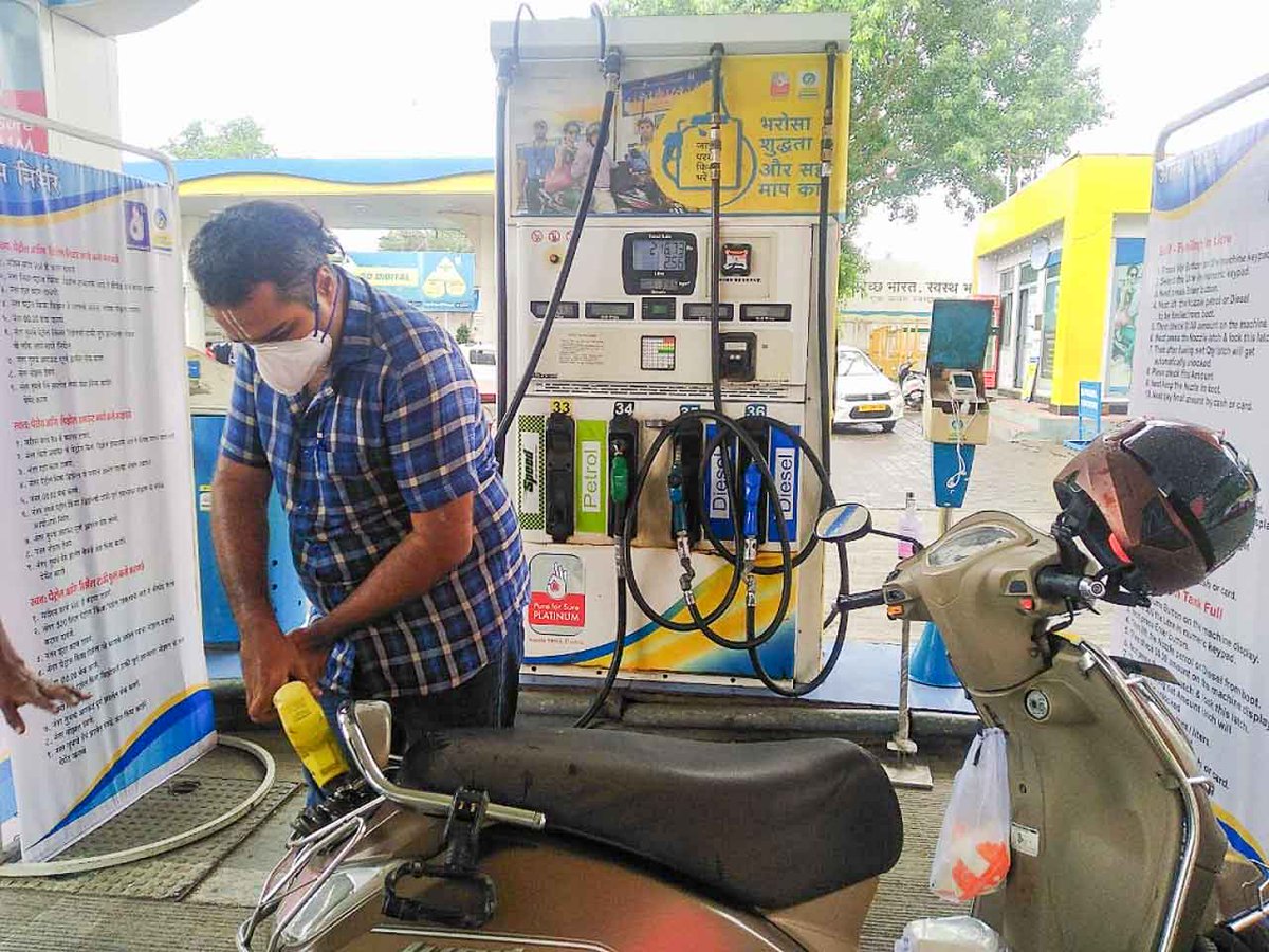 rushlane's tweet photo. SIAM Withdraws E20 Fuel Quality Letter – Govt Says Only Two Cases Found Nationwide https://t.co/rIAU7uwCvM https://t.co/xMw9Fdc6dp