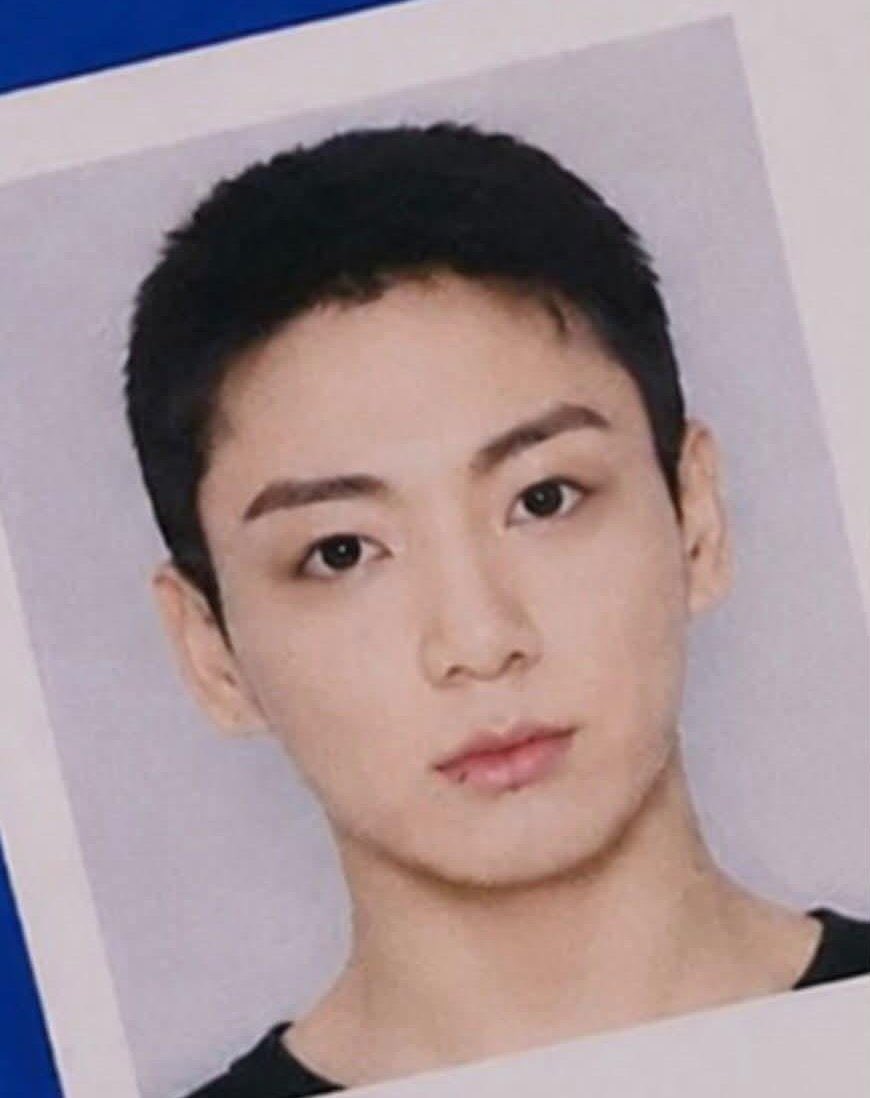 kvstrawcigs's tweet photo. thv                                                       mnijungkook https://t.co/wjnCgE7kru