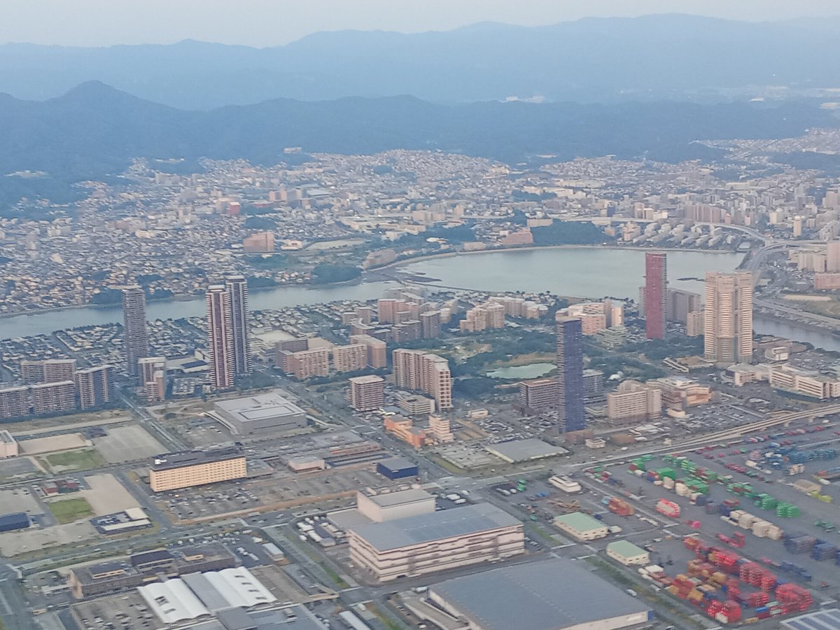 WBU_Group_X's tweet photo. こんにちは😊
福岡市博多区は☁空です��太陽が出てないからなのか、多少、涼しい気もしますが、やはり暑い笑
#企業公式が毎朝地元の天気を言い合う
#企業公式相互フォロー
さて、色々と仕事が溜まってるので、頑張りましょう！
※写真は代表から頂いた福岡市東区アイランドシティの上空からの写真です https://t.co/T23atwSdUE