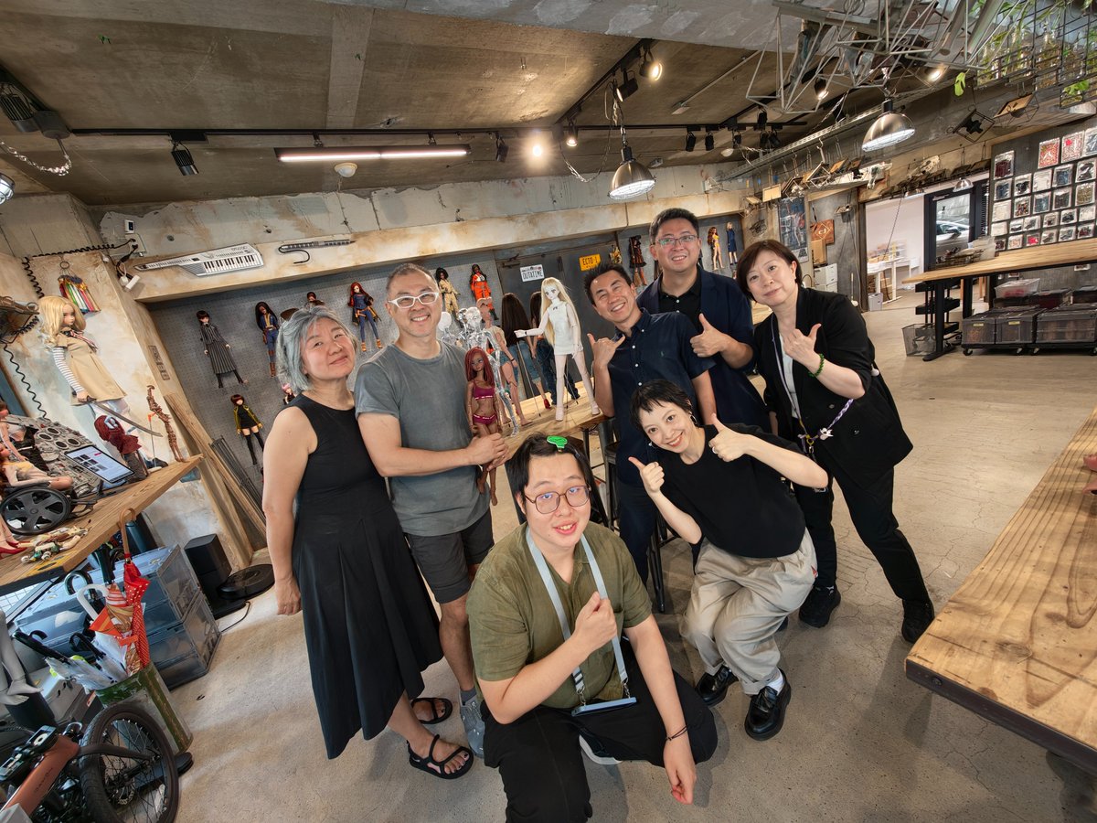 SmartdollLand's tweet photo. The Figurobot team from Shanghai visited Smart Doll Land to explore the possibilities of their 60cm robot platform. Check out their post to see some of it in action.

Just to clarify, any robotics we end up developing will be entirely optional—not something that will be forced on anyone.

#smartdoll