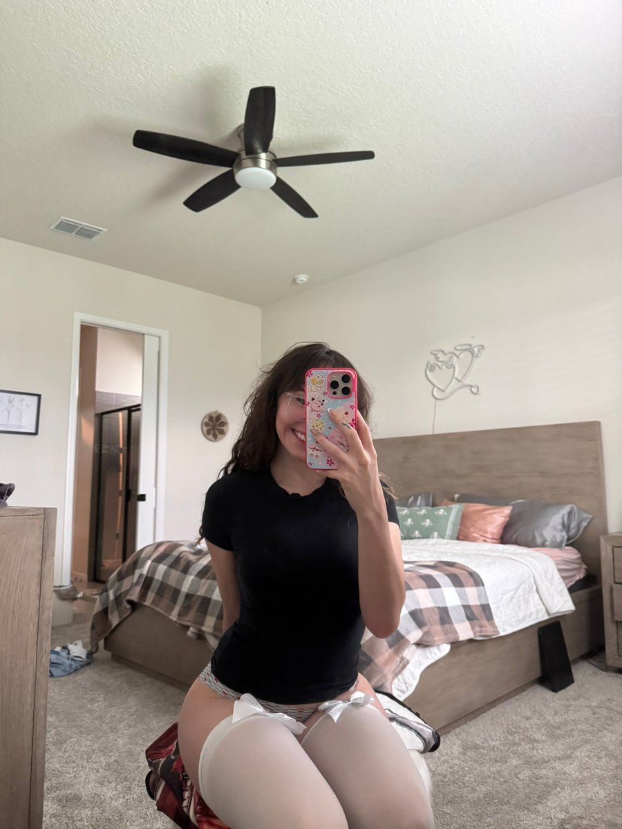 sillygoofygf's tweet photo. wyd rn https://t.co/VFyLMyS8Z6