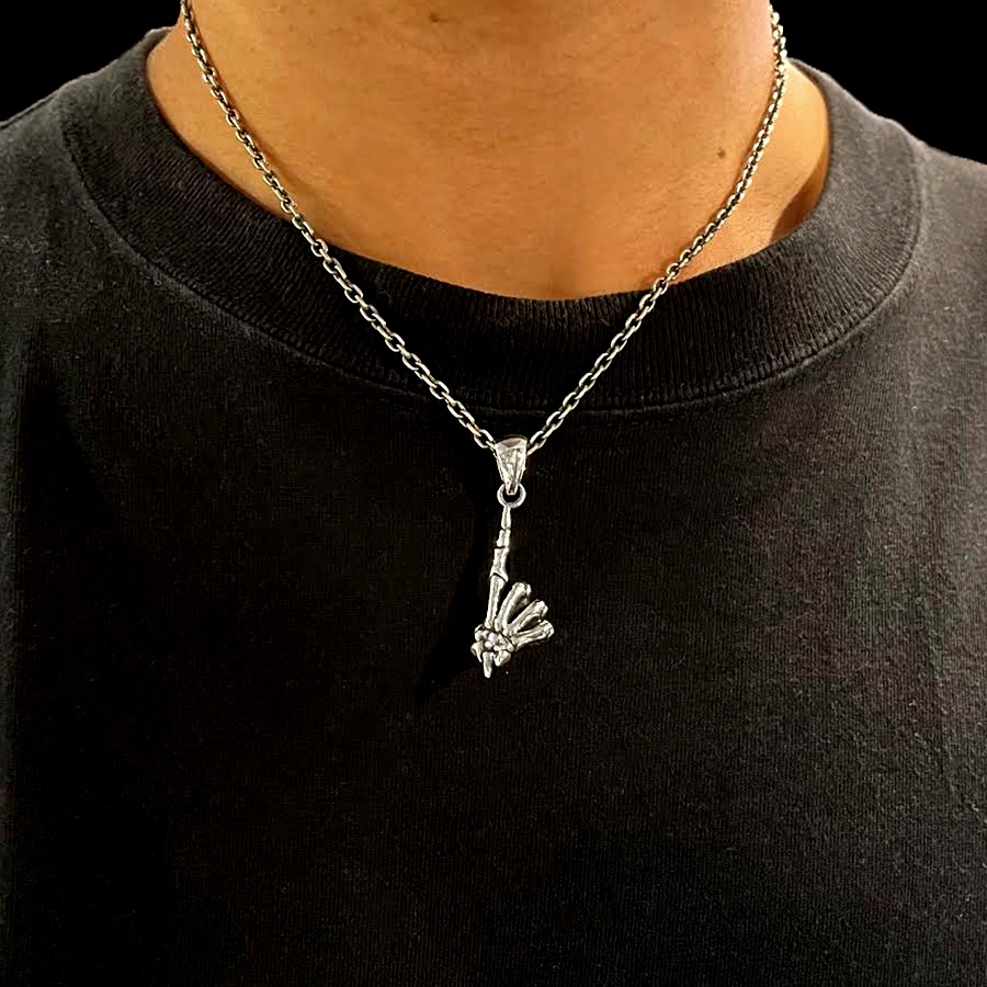 SILVER_GEEKS's tweet photo. 骸骨ハンドサイン！
ストフリらしい遊び心あるデザインのペンダント！

STRANGE FREAK DESIGNS
「グッドラック / ナンバーワン / SHINOBI-印」
https://t.co/GaqWwIXGml
#sfdjp
@STRANGE_FREAK https://t.co/3NG7UjmGx1