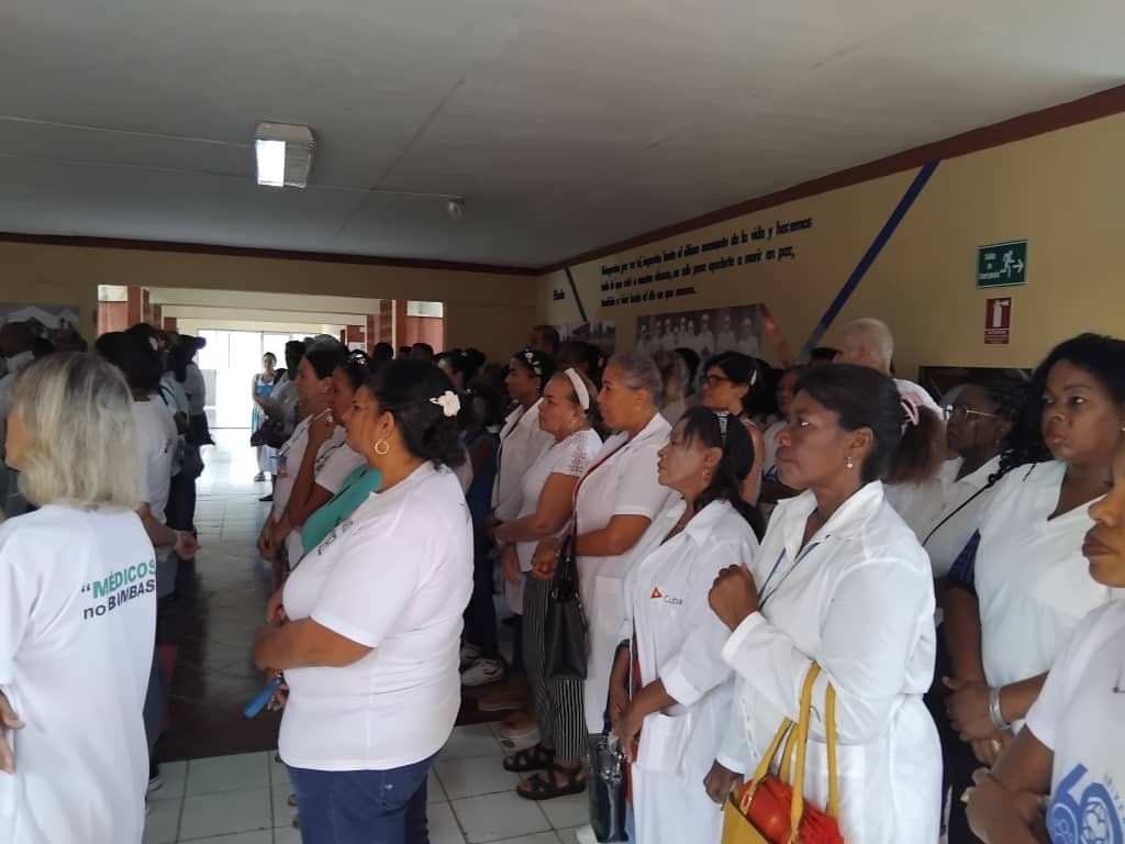 MINSAPCuba's tweet photo. 🌹 Este 4 de agosto, Cuba rindió homenaje al Brigadier Henry Reeve en el 150 aniversario de su caída en combate. “El Inglesito”, aquel joven nacido en Brooklyn que entregó su vida por la independencia de nuestra patria, sigue siendo símbolo eterno de solidaridad y entrega. https://t.co/I7uYnf6clx