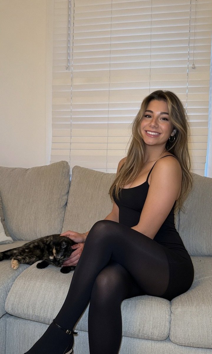 goonshiny_'s tweet photo. get on your knees boy

mikayla campino nylon tights https://t.co/HbwELI6lHG