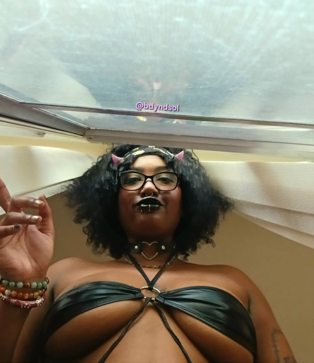 bdyndsolupdates's tweet photo. Boot lovers, did you catch My newest clip? 

| #latex #latexboots #blackboots #kneehighboots #blacklatex #tease femom findom paysub humiliation #dominantwoman | https://t.co/Iha7jhDmWM