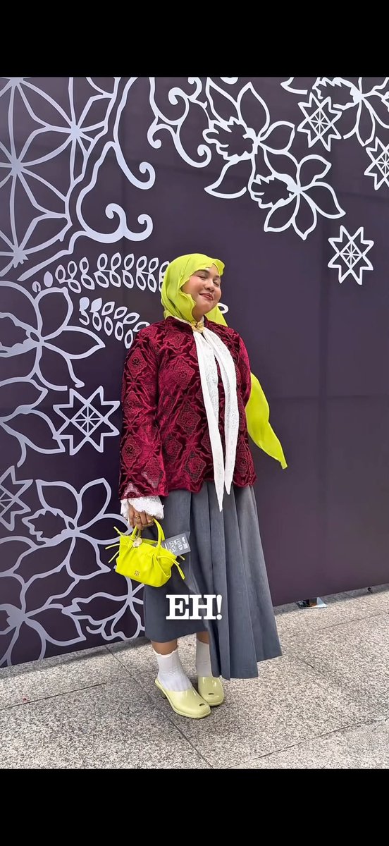 kamaghul's tweet photo. Berhijab tapi macamni?? Nak sangat join KL Fashion Week tapi pakaian mengundang sangat 😅 https://t.co/kDDQddDyUb