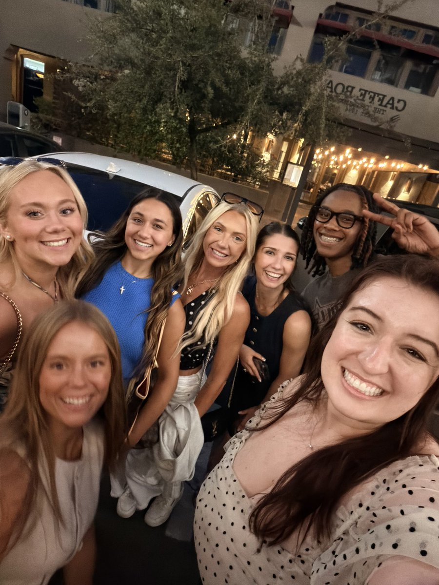 MeganTGWebb's tweet photo. The Team Sunshine dinner was fantastic! Florida high schools, get ready for some of the most talented and creative people I know! 🥰🇺🇸 @tpusastudents @kelseymwestberg @bellamnicholson @macyfrou @IsaiahZNavas @Caprianam @NikkelleHudak https://t.co/JPb86KmiCb