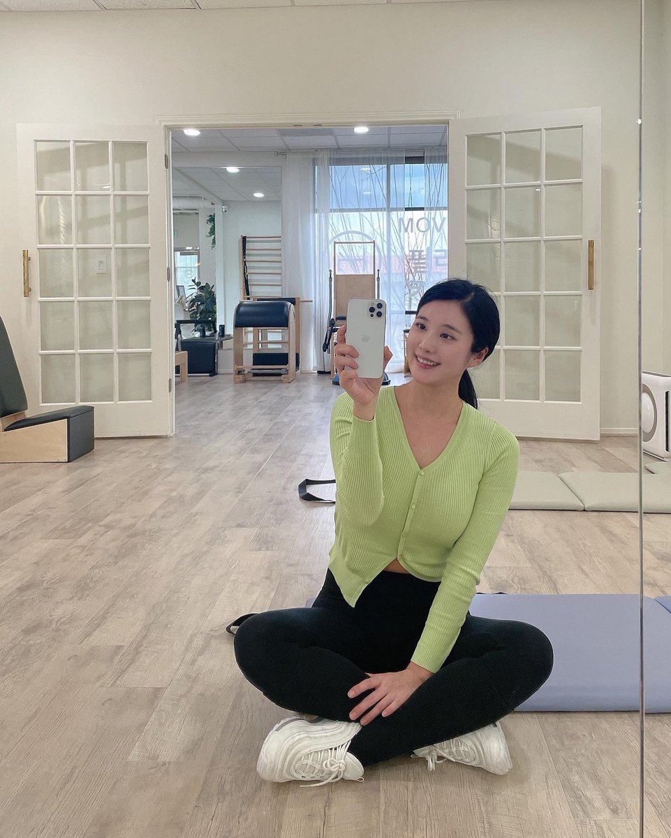 ZipTripsIn's tweet photo. My best yoga friend accidentally fell asleep.😝📷😂 https://t.co/Daj7fTZzlE
